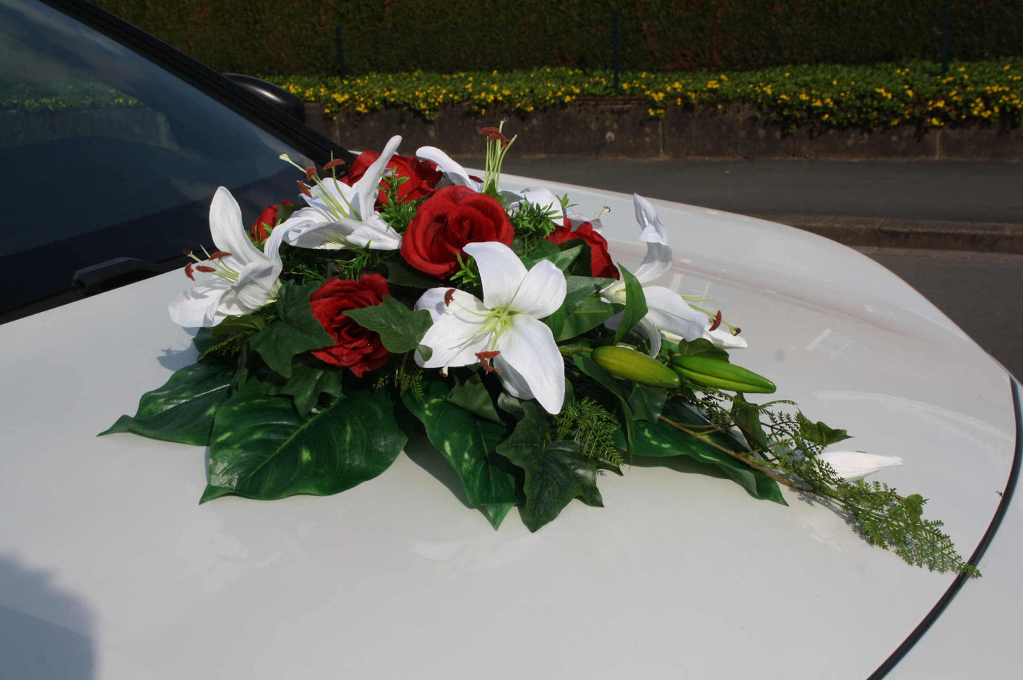 Autoschmuck schöne Lilien