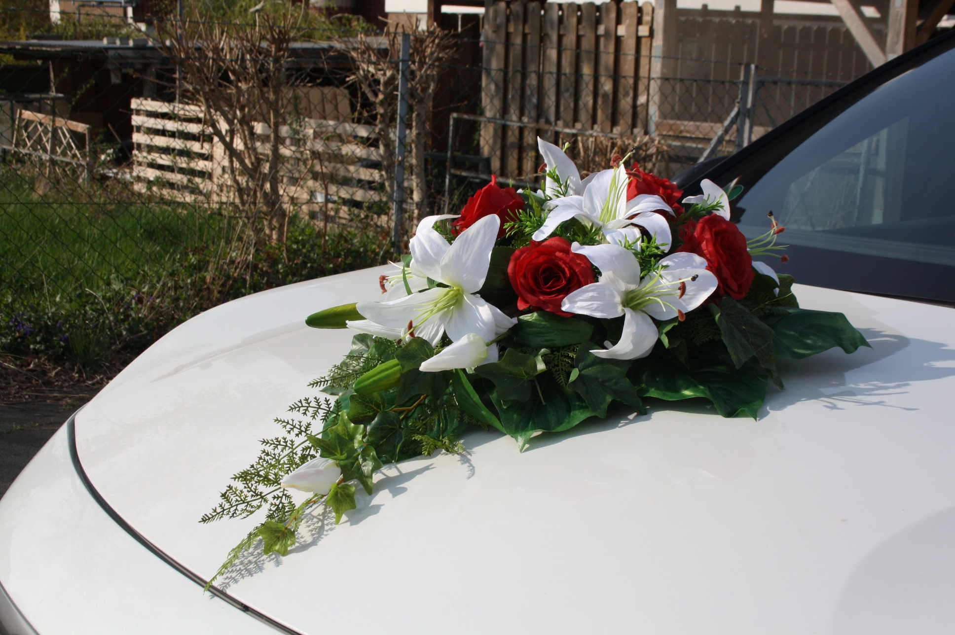 Autoschmuck schöne Lilien