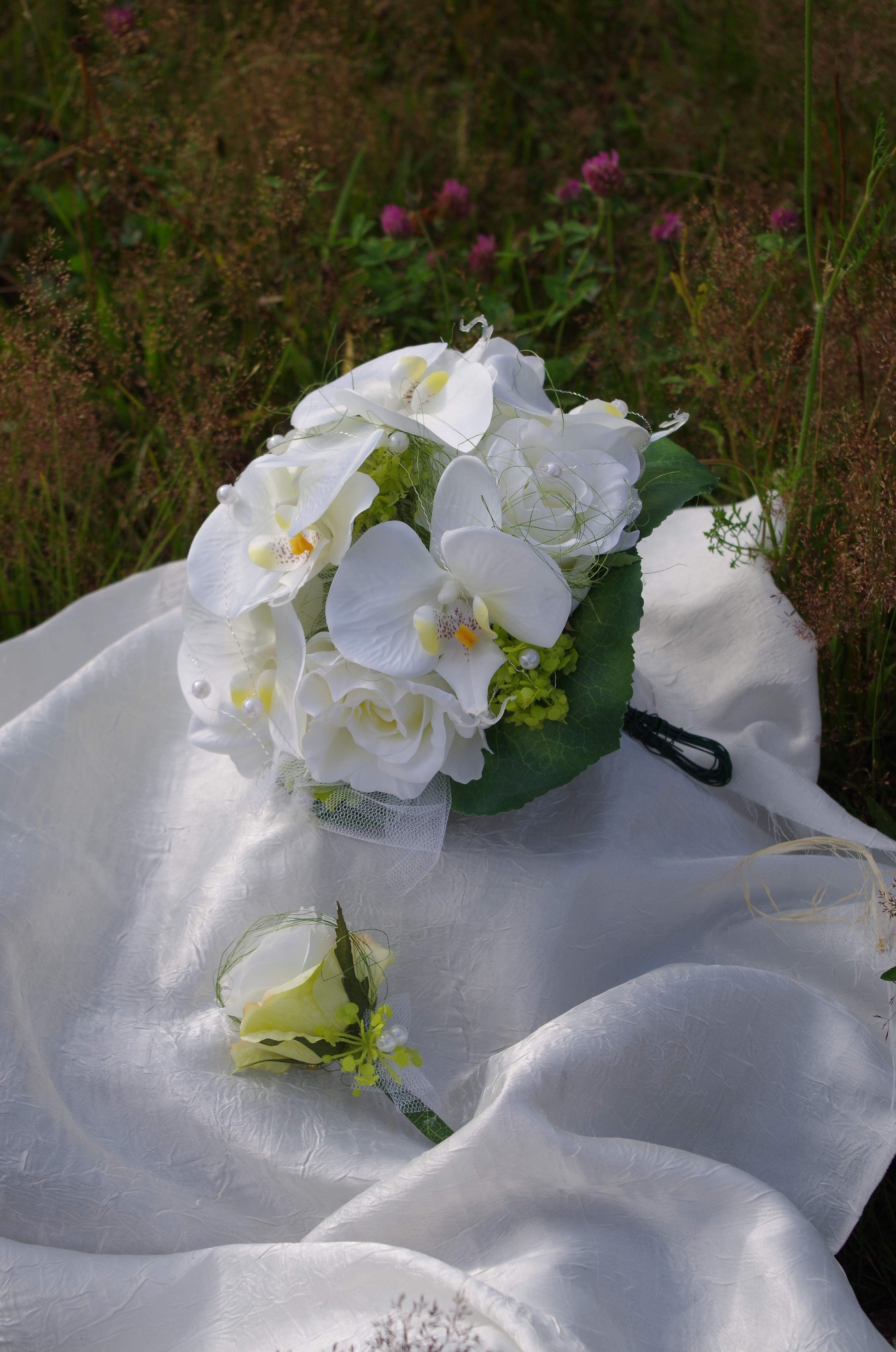 Brautstrauss Rosenkugel mit Orchideen