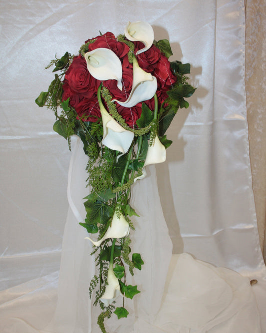 Calla Brautstrauss modern verschlungen