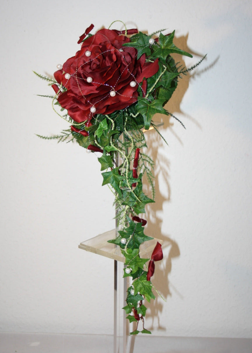 1070 Brautstrauss 1 große Rose bordeaux