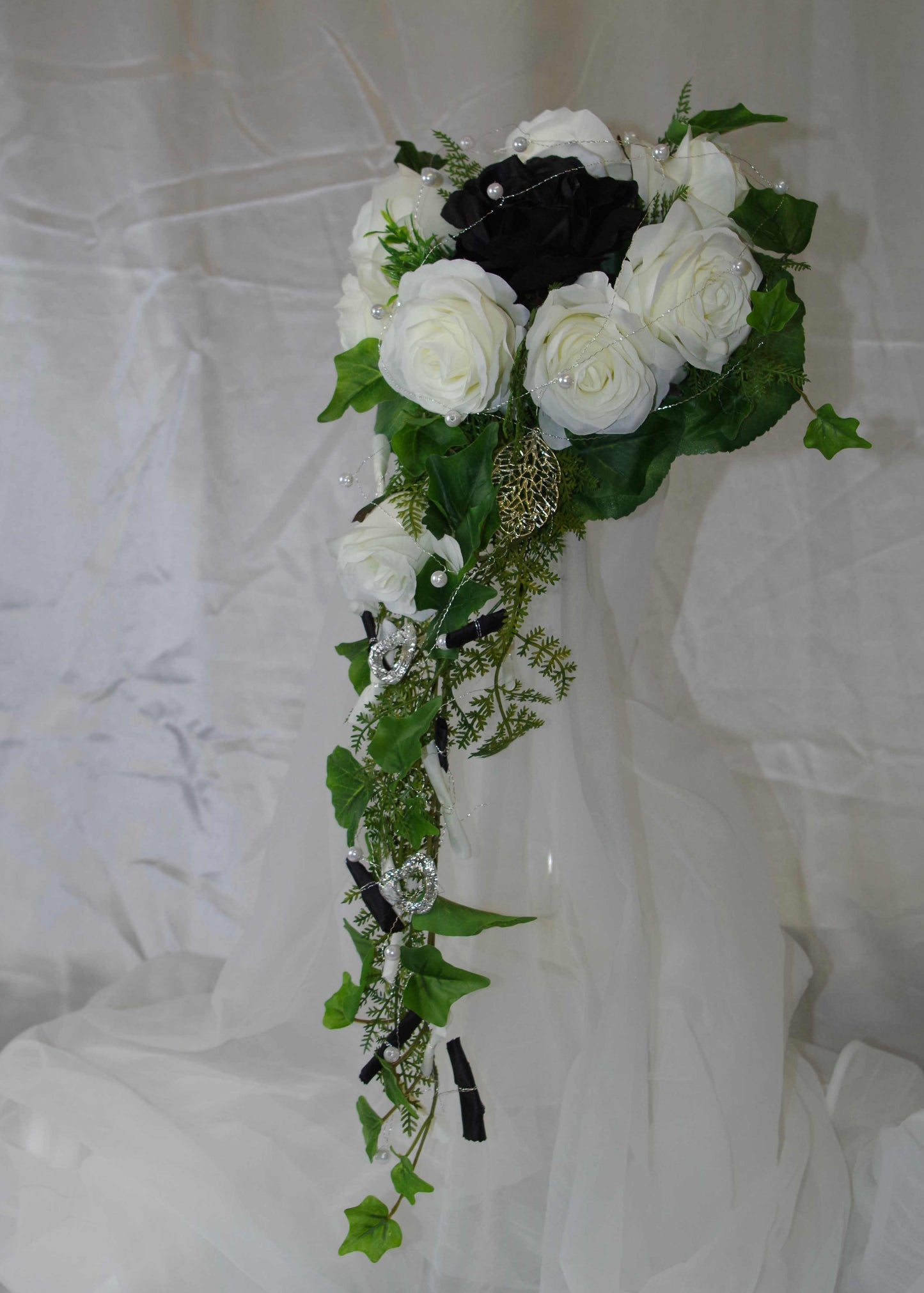 1072 Brautstrauss schwarz weiss