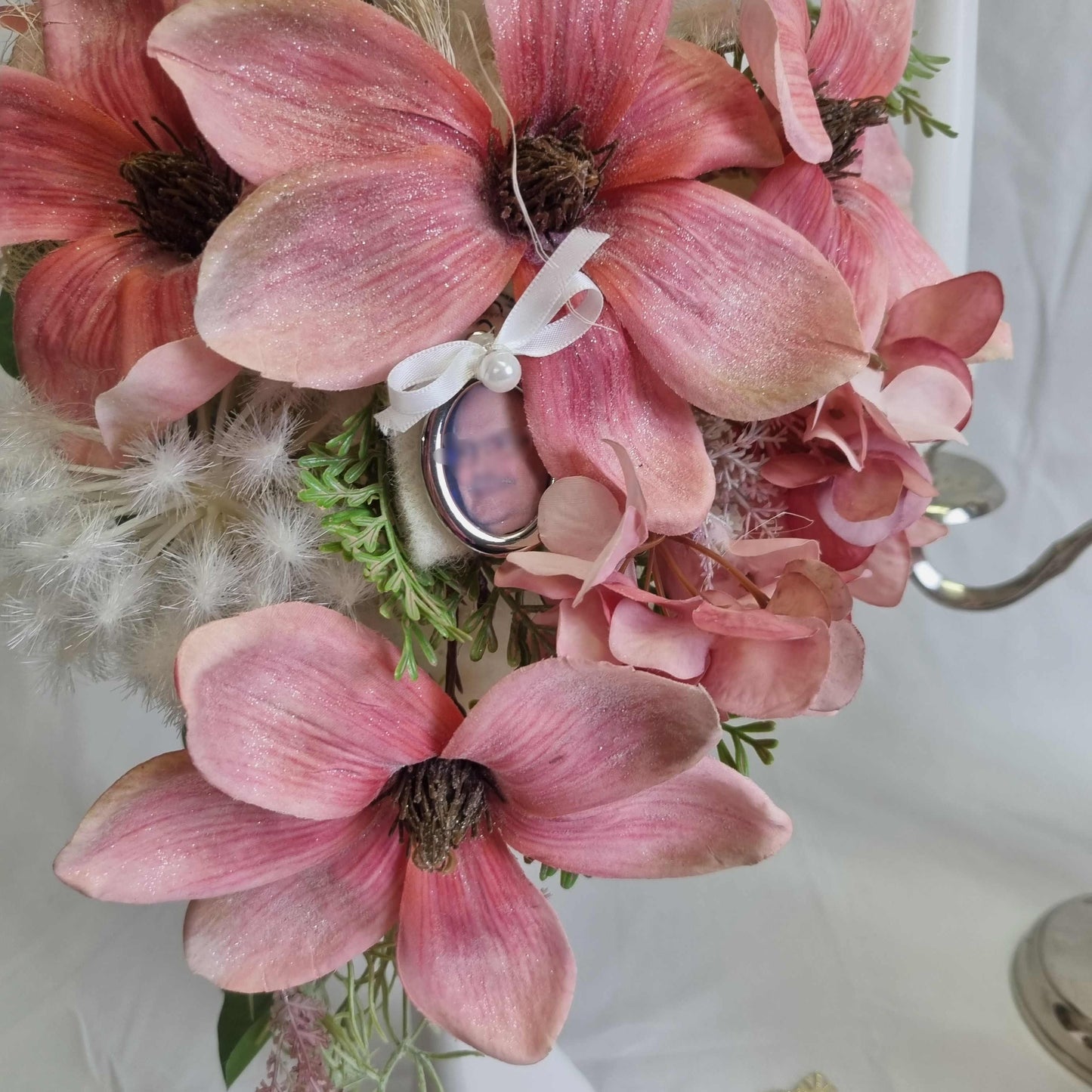 #1060 Brautstrauá Winterhochzeit Magnolien