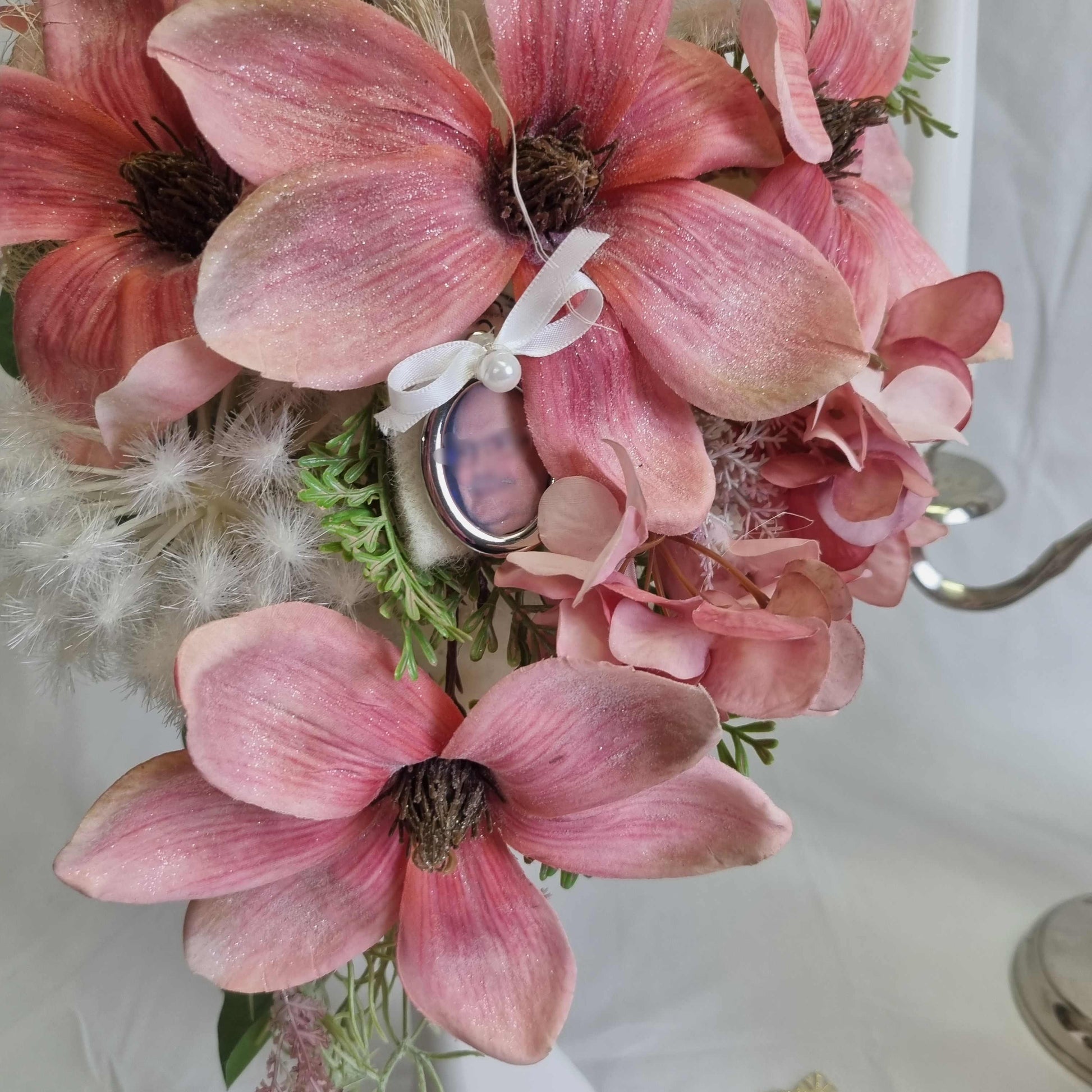 #1060 Brautstrauá Winterhochzeit Magnolien