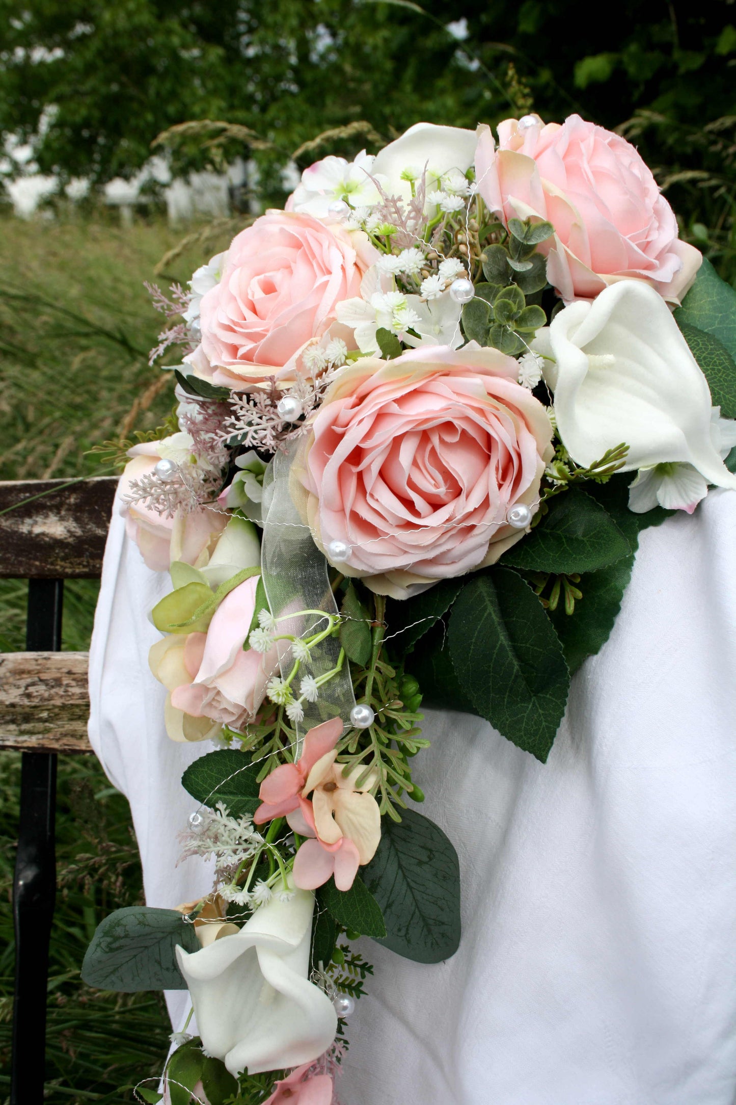 1040 Ramo de novia romance rosa con alcatraces