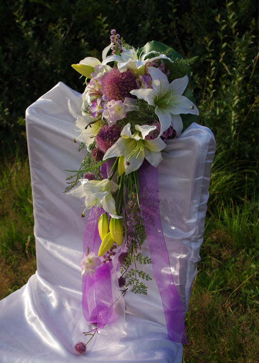 Lilienbrautstrauss Sommer mit flieder