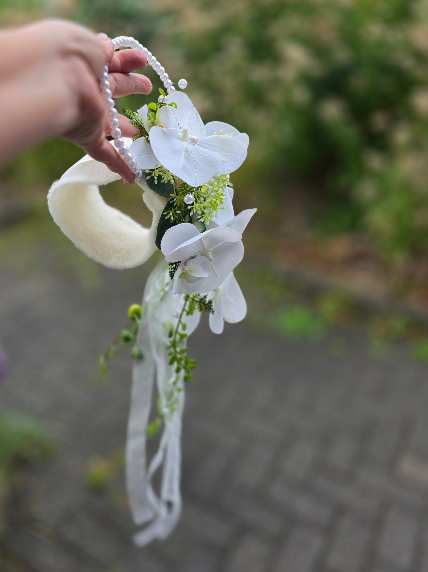 1087a Brautstrauss Orchideen mit Perlenring Armstrauss modern & Anstecker