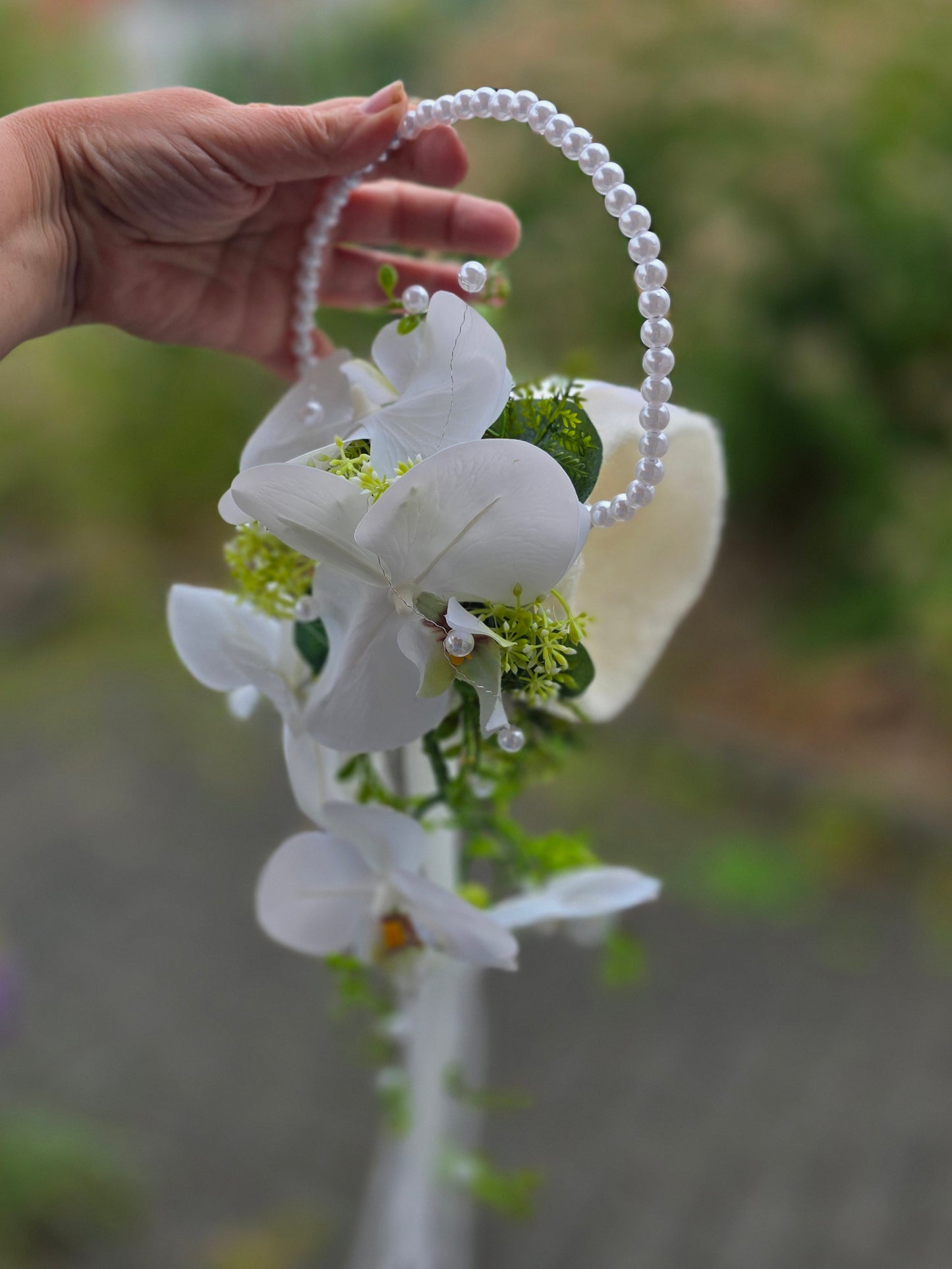 1087a Brautstrauss Orchideen mit Perlenring Armstrauss modern & Anstecker