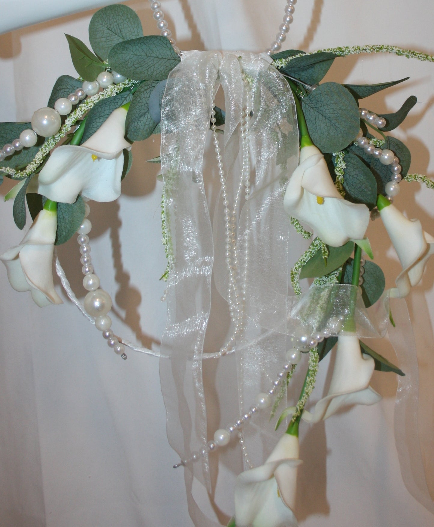 10221 Ramo de novia, ramo redondo, cala, muchas perlas