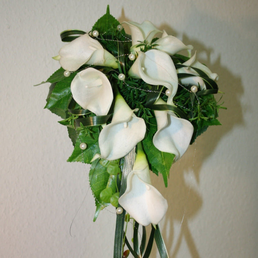 1027 Brautstrauss Callas mit Gras