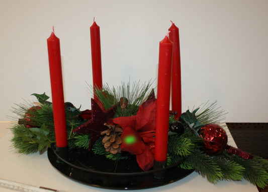 8038 Teller dekoriert mit Früchten und Zapfen