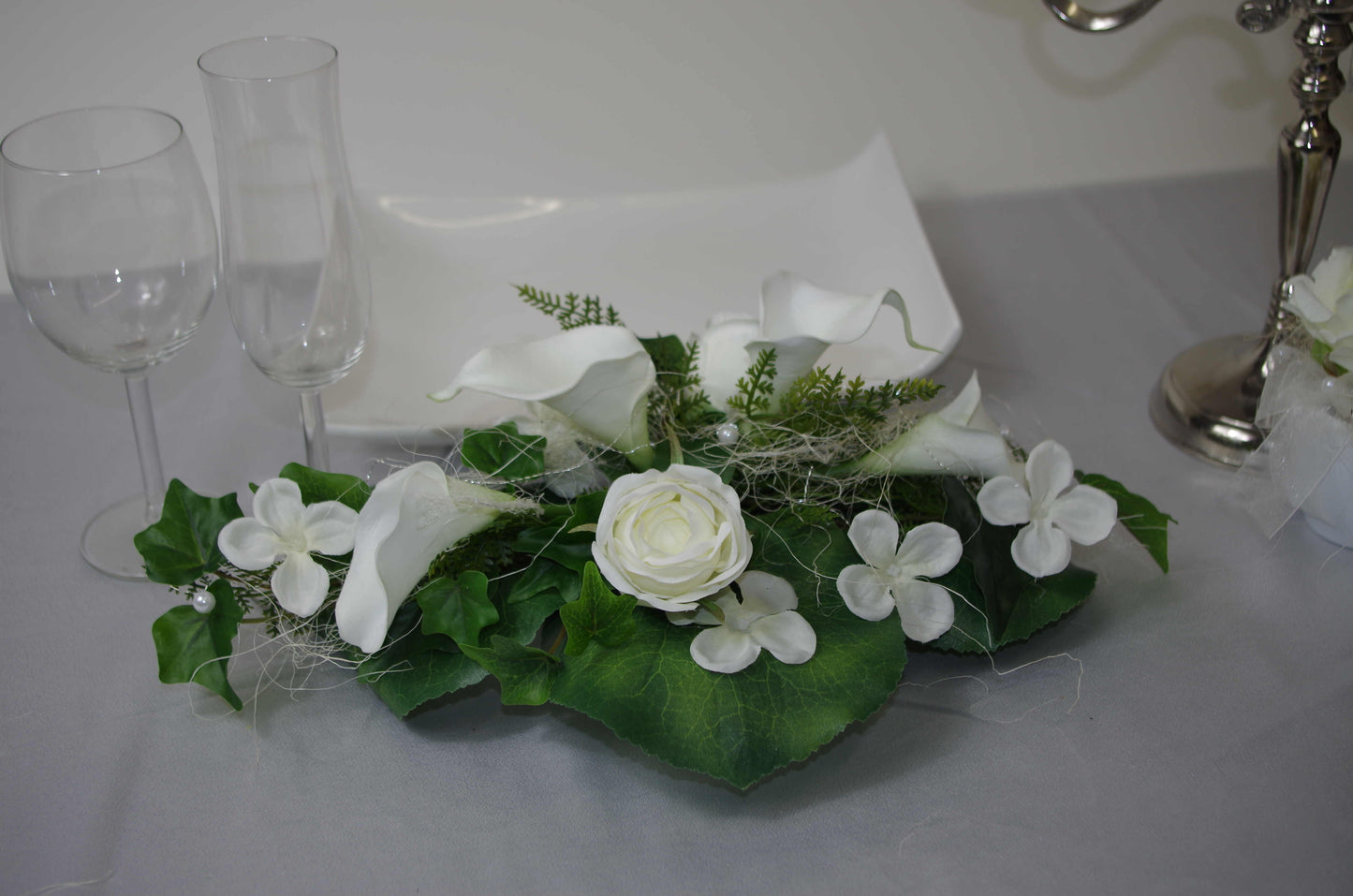 #3008 kleines Gesteck Callas und Rosen Linie