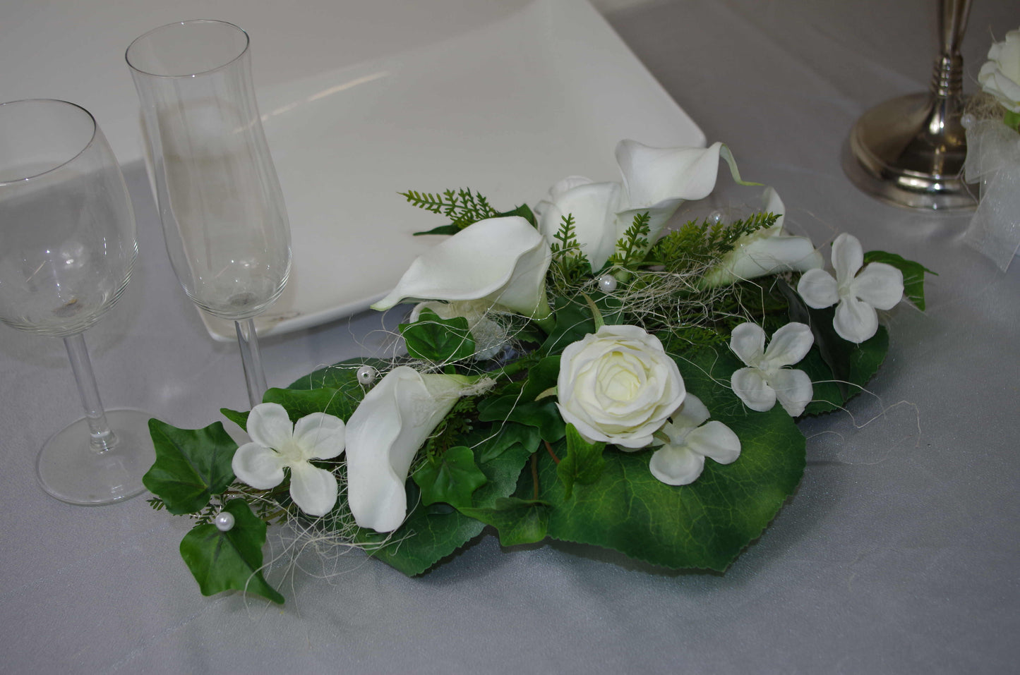#3008 kleines Gesteck Callas und Rosen Linie
