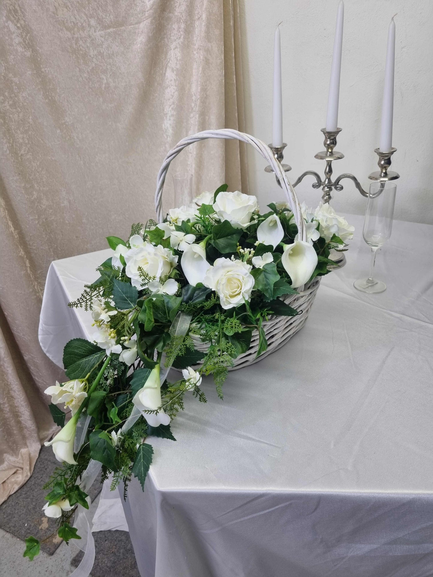 #3006  Altar oder Tischdeko Callas und Rosen