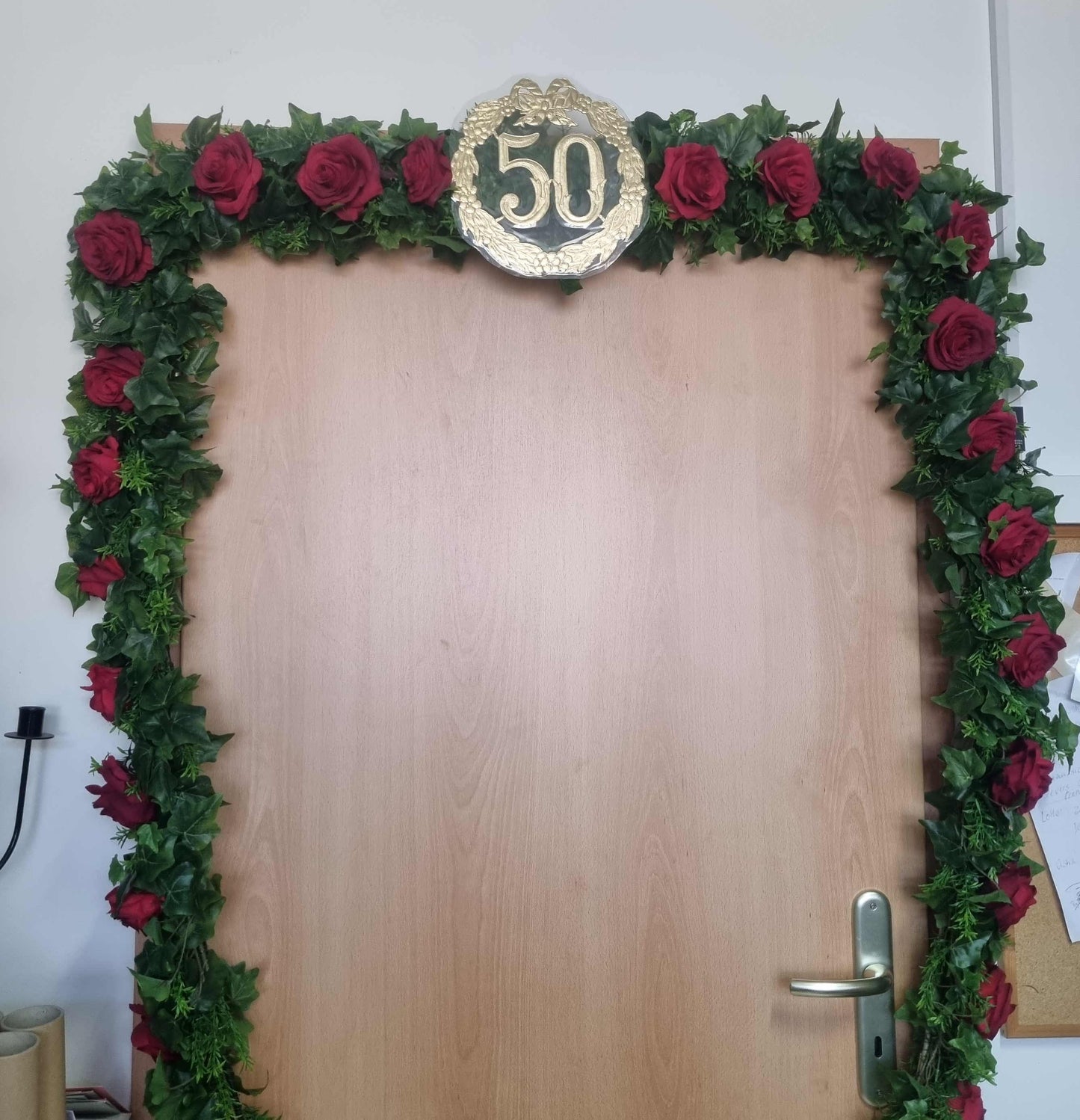 Girlande rot für goldene Hochzeit