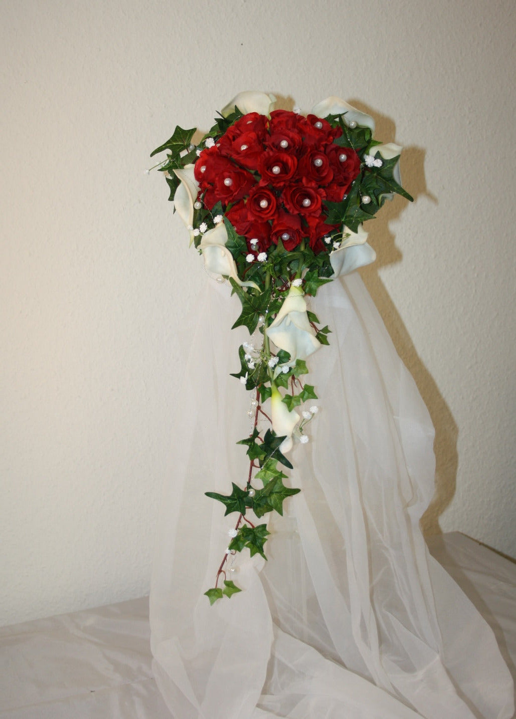 1030 Herzstrauss mit Callas rot weiss