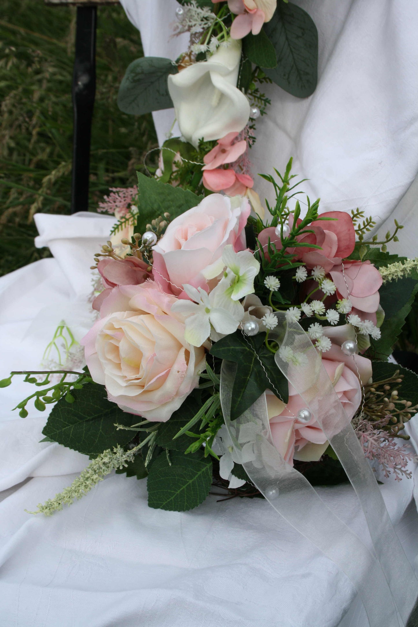 1040 Ramo de novia romance rosa con alcatraces