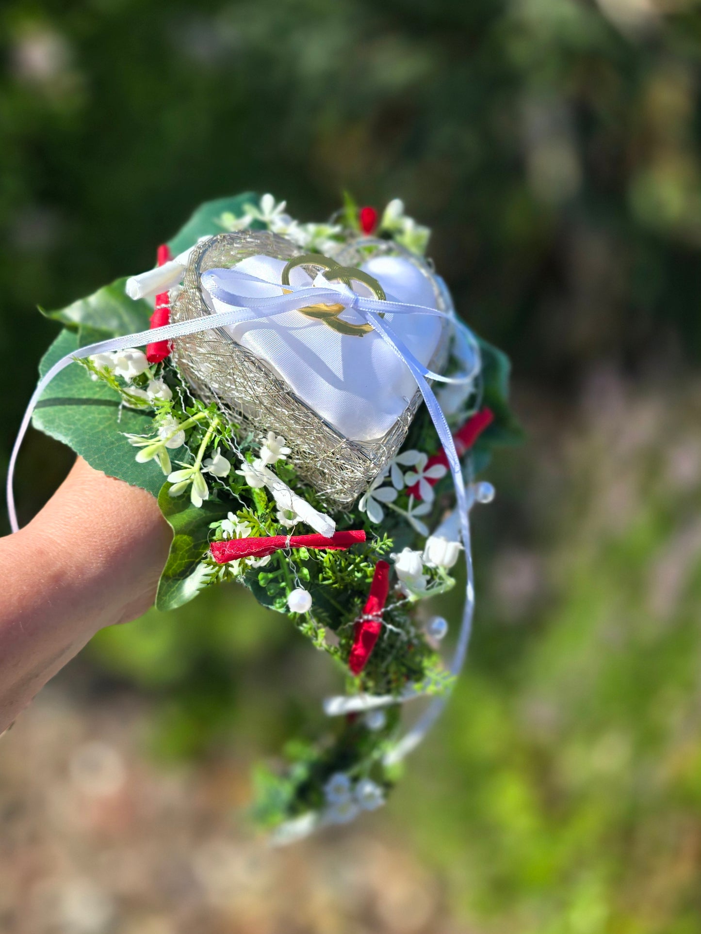 20401 Ringstrauss Maiglöckchenmit Rosenblüten und Perlen