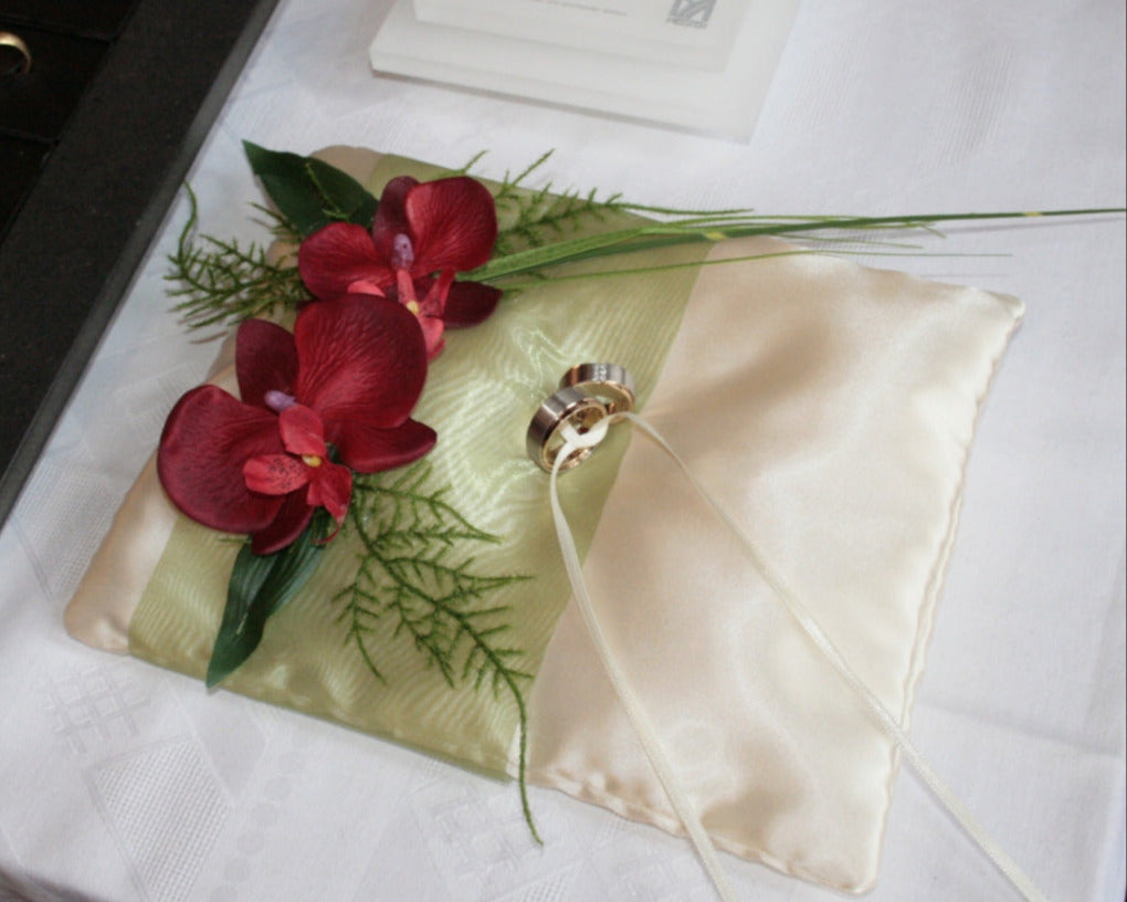 #2010 Ringkissen Orchidee mit Organdy