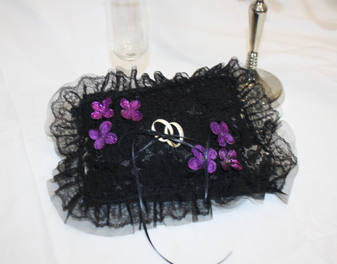2045 Ringkissen Gothic schwarze Spitze Mittelalterhochzeit