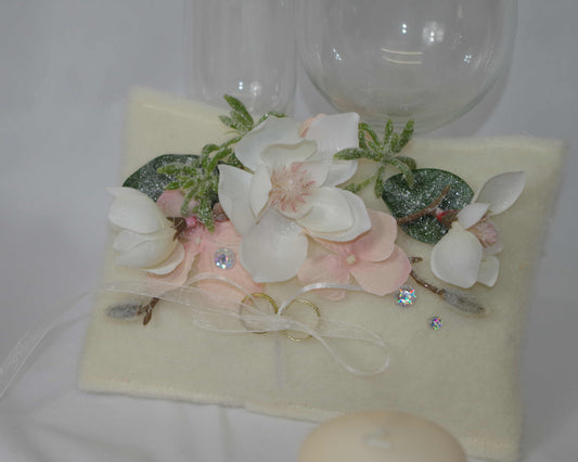 Ringkissen Winterhochzeit Magnolie