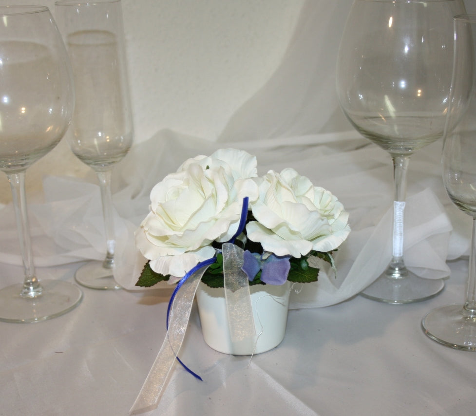 Kleiner Topf mit drei Bl�ten