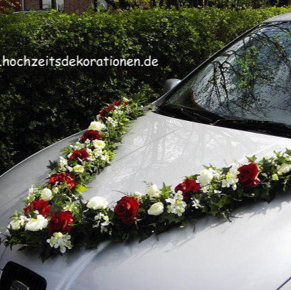 Festive V-garland, fluffy and playful, for the hood