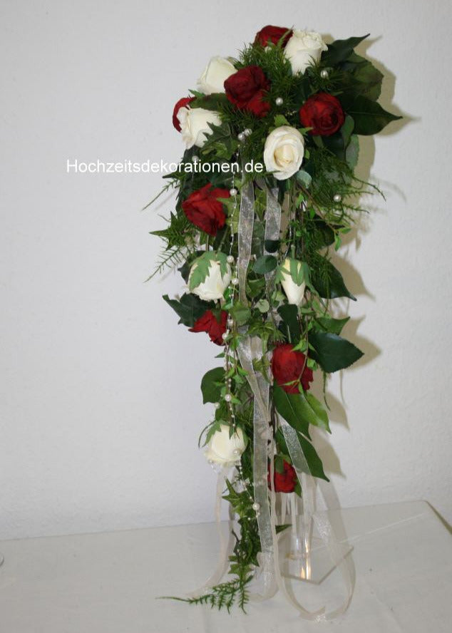 1046 Brautstrauss Wasserfall wuschig