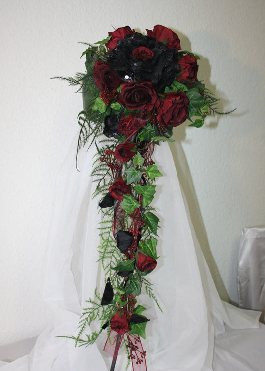 Brautstrauss kleiner Gothic Wasserfall