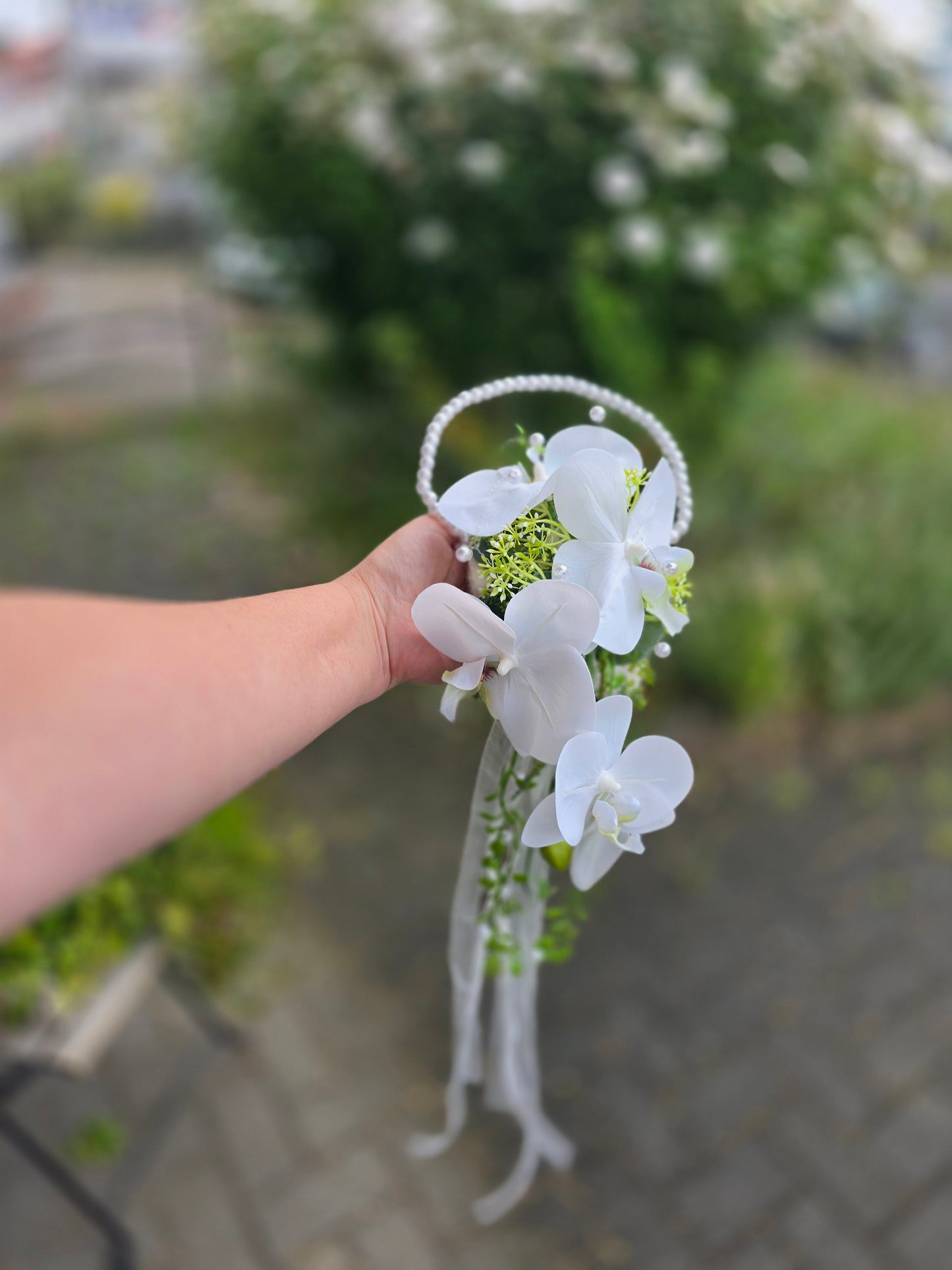 1087a Brautstrauss Orchideen mit Perlenring Armstrauss modern & Anstecker